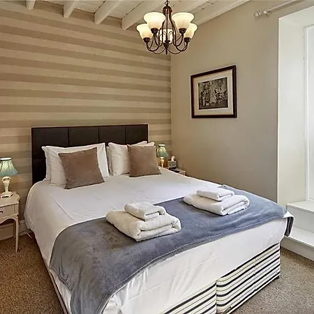 White Horse Farm 3*