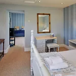 White Horse Farm 3*